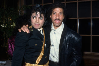 Lionel Richie Debunks "Smelly" Michael Jackson Rumor