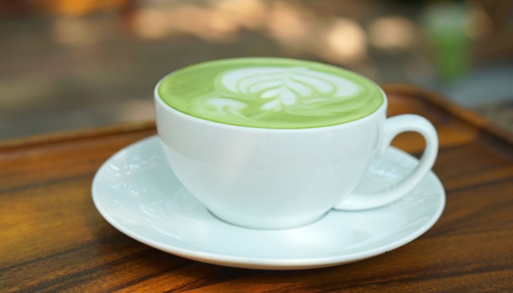 Matcha contra Kaffee: Wie gesund ist das hippe Trendgetränk wirklich?