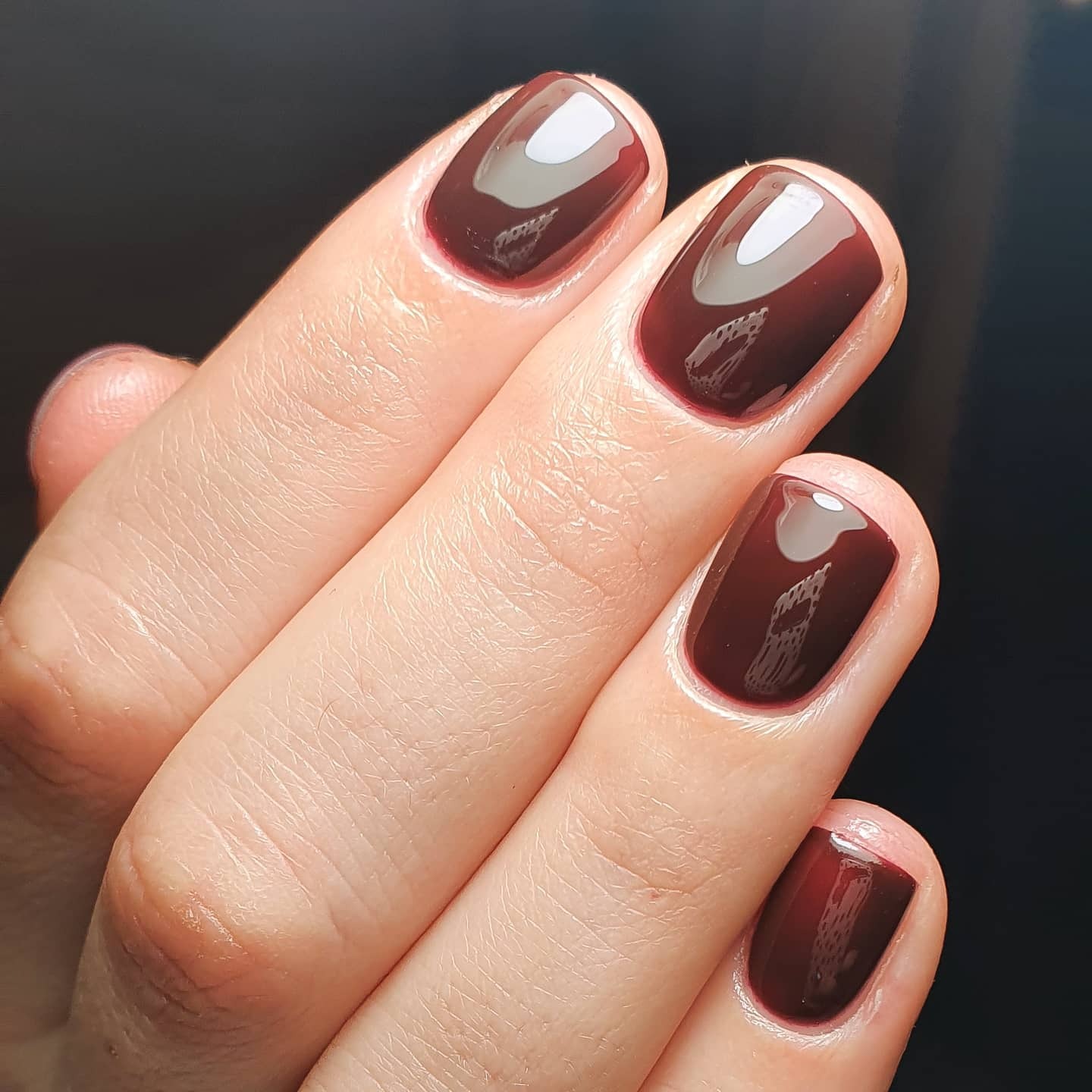 Photo of @nailsbyaimeegc wearing rum raisin nails