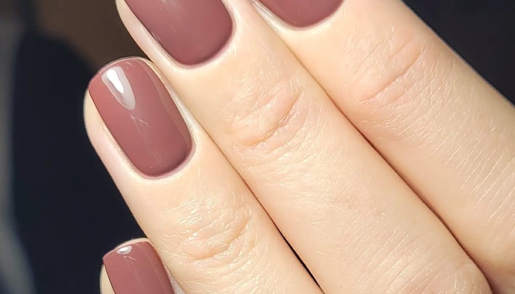 Moody, Syrupy, and Expensive-Looking—Rum Raisin Nails Are About to Be Everywhere This Autumn