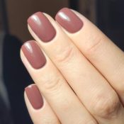 Moody, Syrupy, and Expensive-Looking—Rum Raisin Nails Are About to Be Everywhere This Autumn