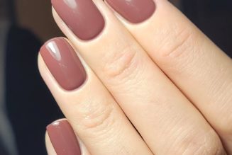 Moody, Syrupy, and Expensive-Looking—Rum Raisin Nails Are About to Be Everywhere This Autumn