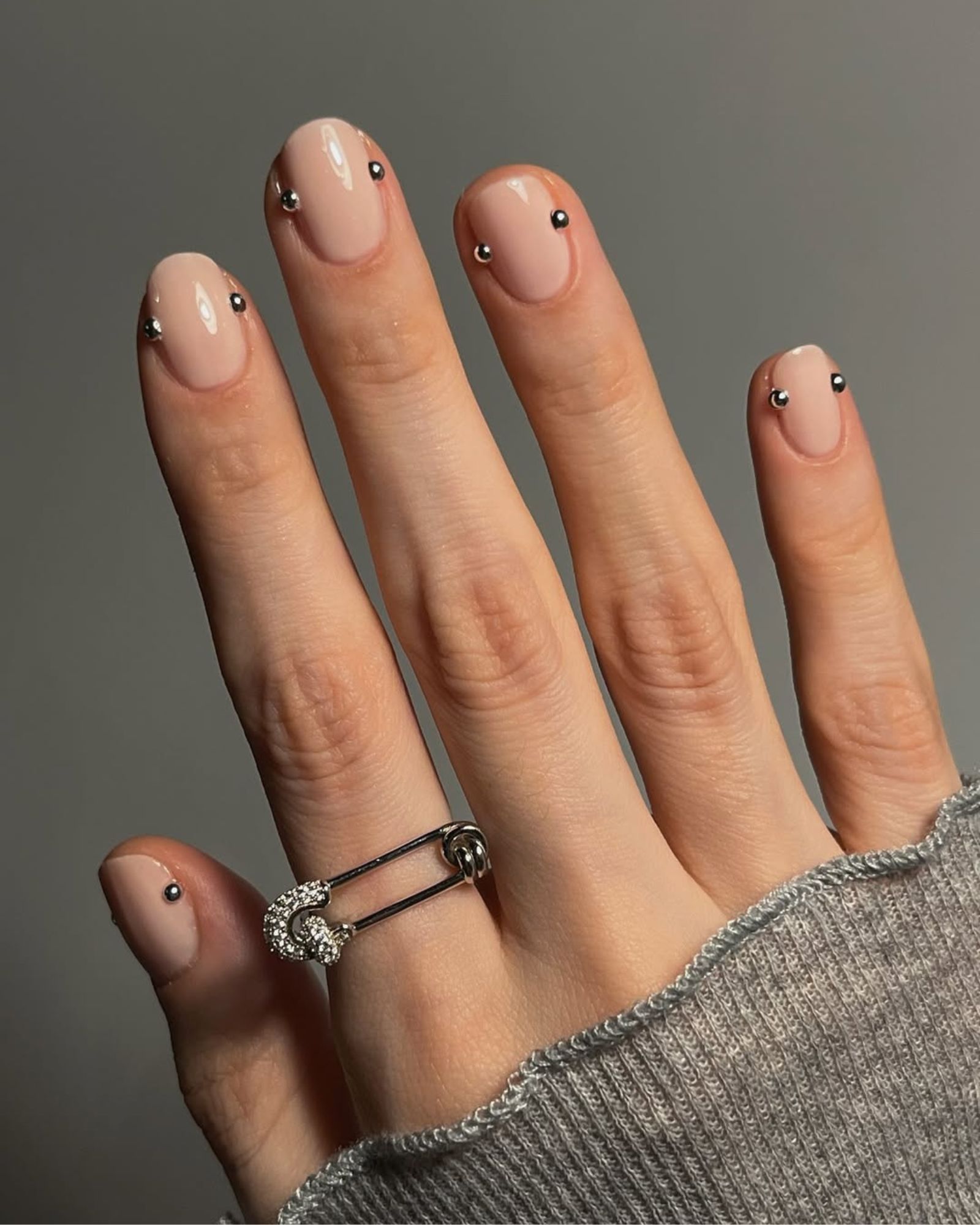 Studded Nail Trend @pink_oblivion