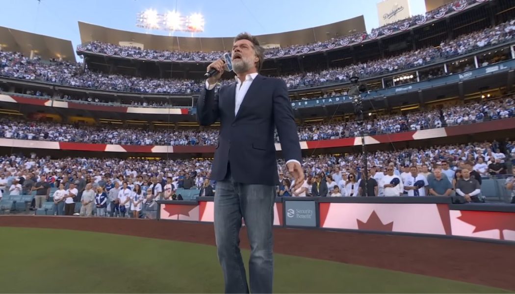 Rufus Wainwright Changes Lyrics to "O Canada" to Dig at Trump