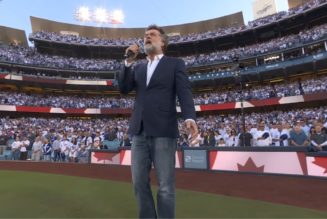 Rufus Wainwright Changes Lyrics to "O Canada" to Dig at Trump