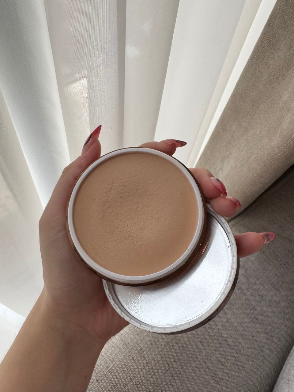 Denise Primbet testing Souffle makeup products