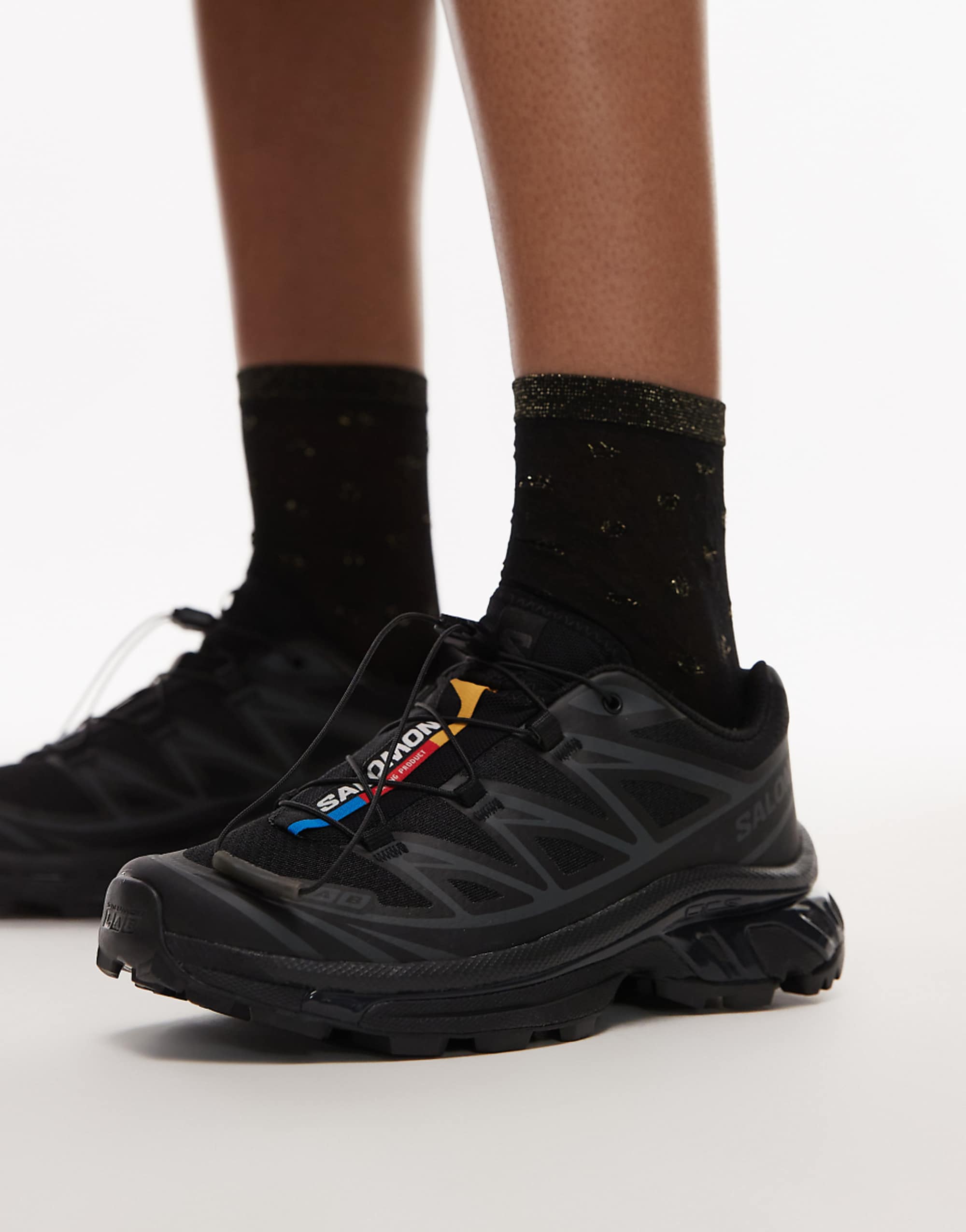 Salomon Xt-6 Unisex Trainers in Black and Phantom