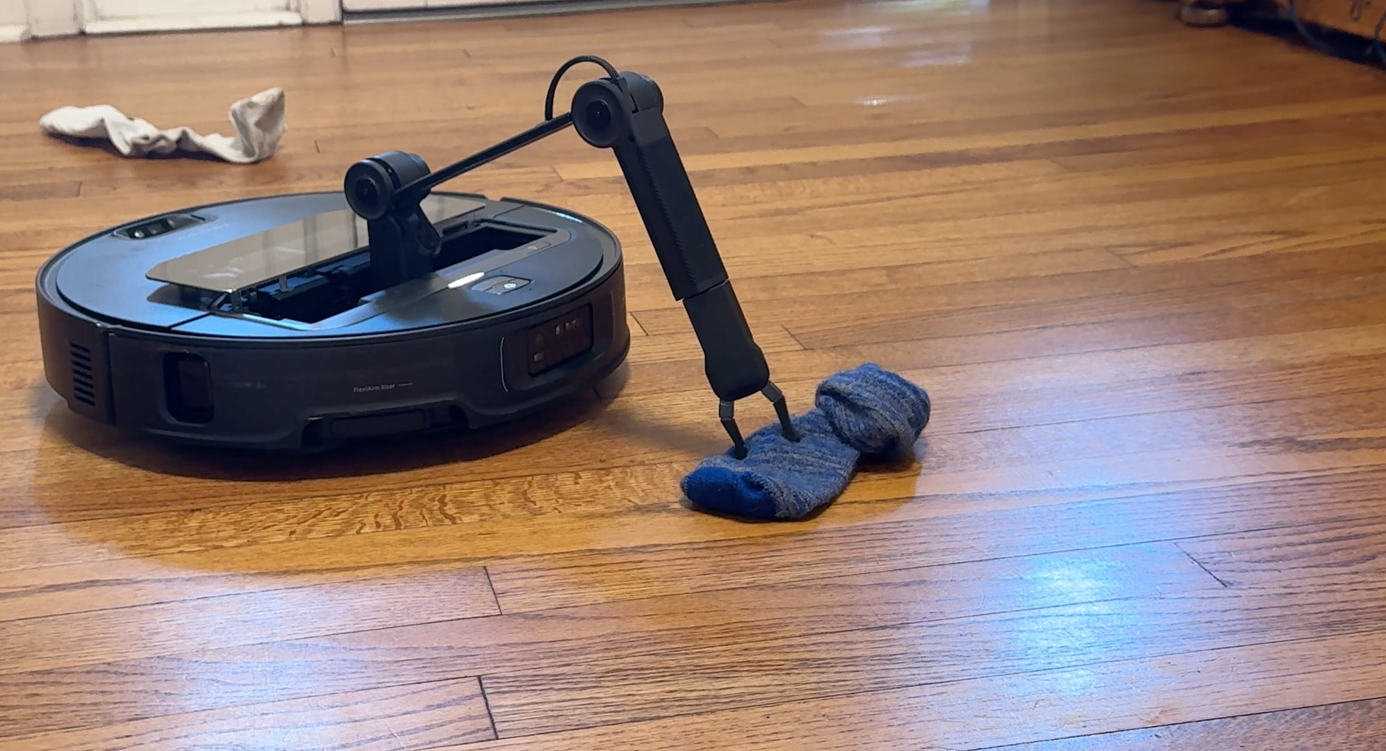 Roborock Saros Z70 picking up socks