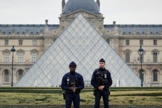 Thieves Execute Jewelry Heist at the Louvre Museum in Broad Daylight