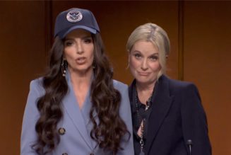 Tina Fey and Amy Poehler Play Kristi Noem and Pam Bondi in SNL's Cold Open