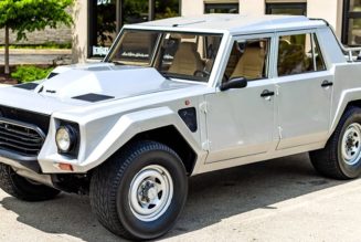 Ultra-Rare 1987 Lamborghini LM002 “Rambo Lambo” Fetches $400,000 USD at Auction