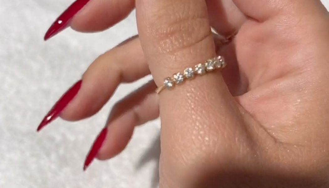 When I Want to Exude Winter Elegance, This OPI Nail Colour Never Fails