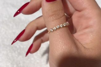 When I Want to Exude Winter Elegance, This OPI Nail Colour Never Fails