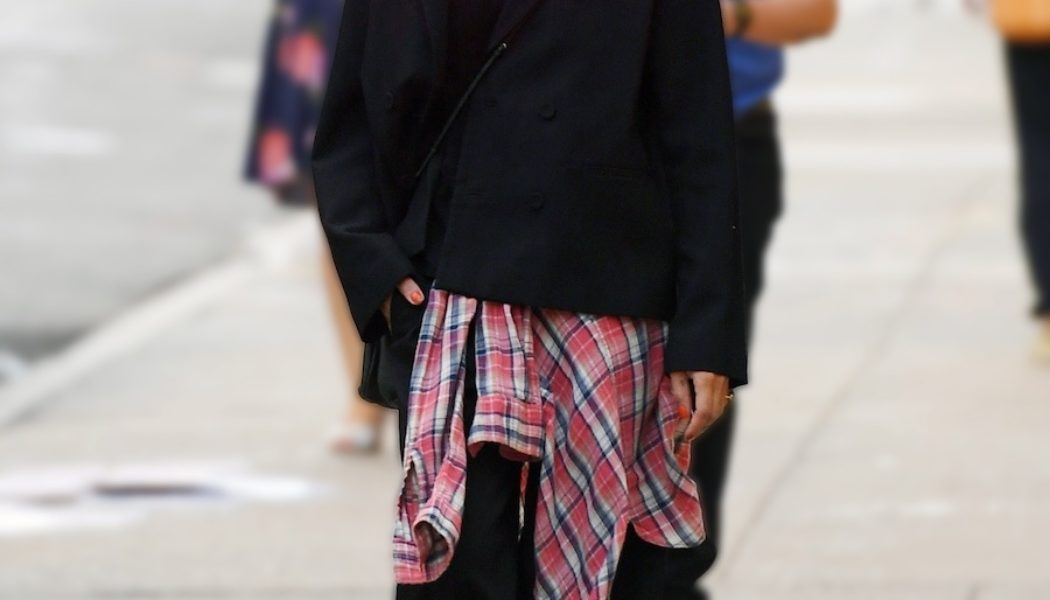 4 Years Later, This Chic Fall 2025-Coded Outfit From Zoë Kravitz Is Still On My Mind—Here's How to Re-Create It