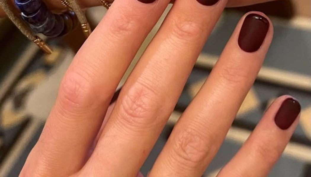 Heads Up: Stylish People Are Already Wearing This Rich-Looking Winter Nail Trend