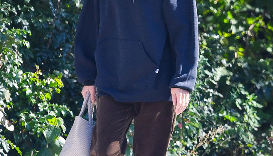 It's Official: This Is the Specific Pant Trend and Color People Will Wear Instead of Jeans This Winter