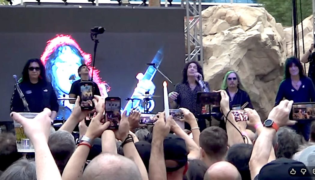 KISS Honor Ace Frehley at First Show in Two Years