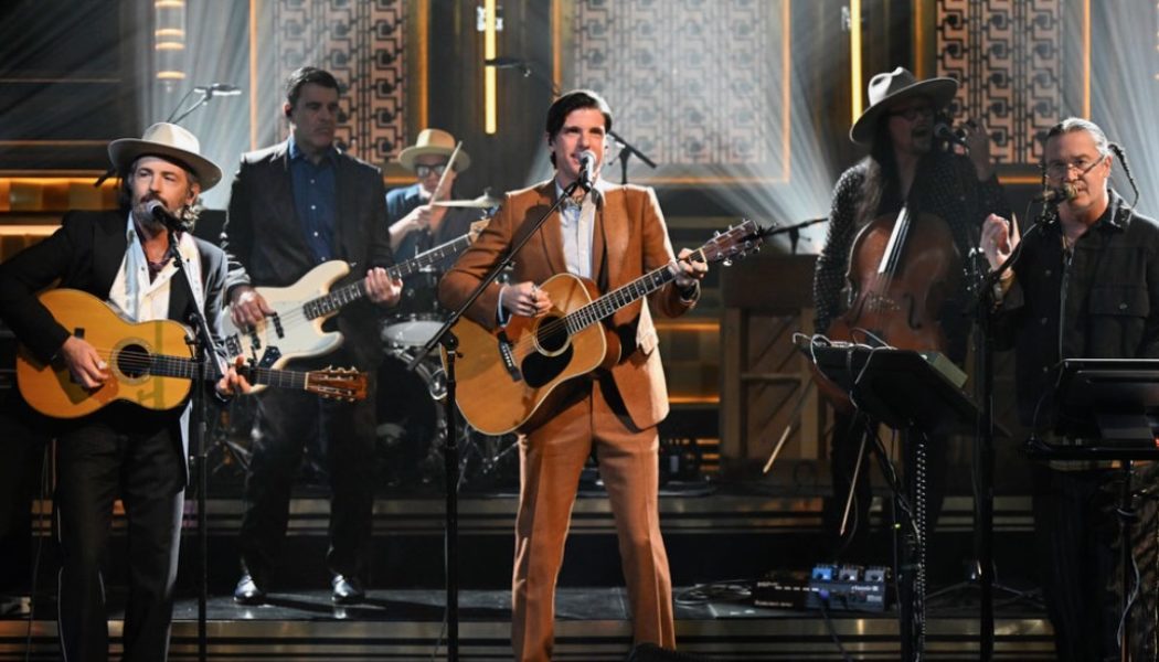 Mike Patton and The Avett Brothers Make TV Debut as AVTT/PTTN on Fallon