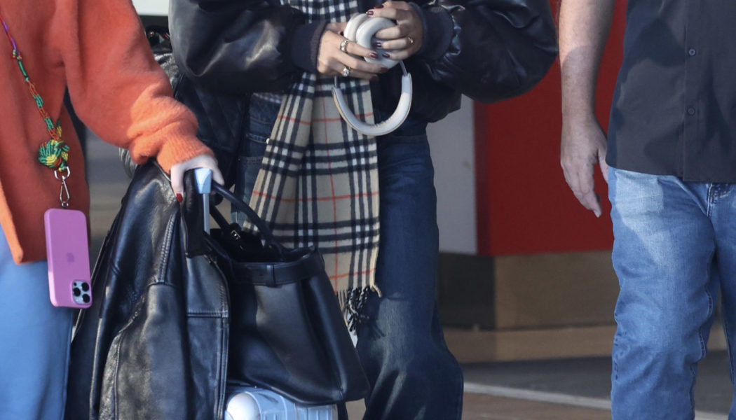 Olivia Dean Just Flew 18 Hours in the Jeans and Leather Jacket Combo I’d Wear For a Night Out in London