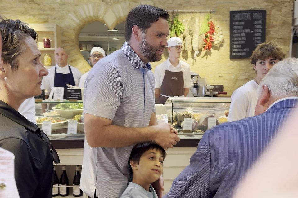 Während der Sommerferien bereiste Vizepräsident JD Vance mit seiner Familie die Cotswolds. Ein Besuch im Daylesford Farm Shop gehörte dabei zum Pflichtprogramm.