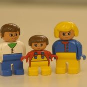 Selbstfürsorge als Geschäftsmodell: Kinderlose Influencerinnen spalten das Netz