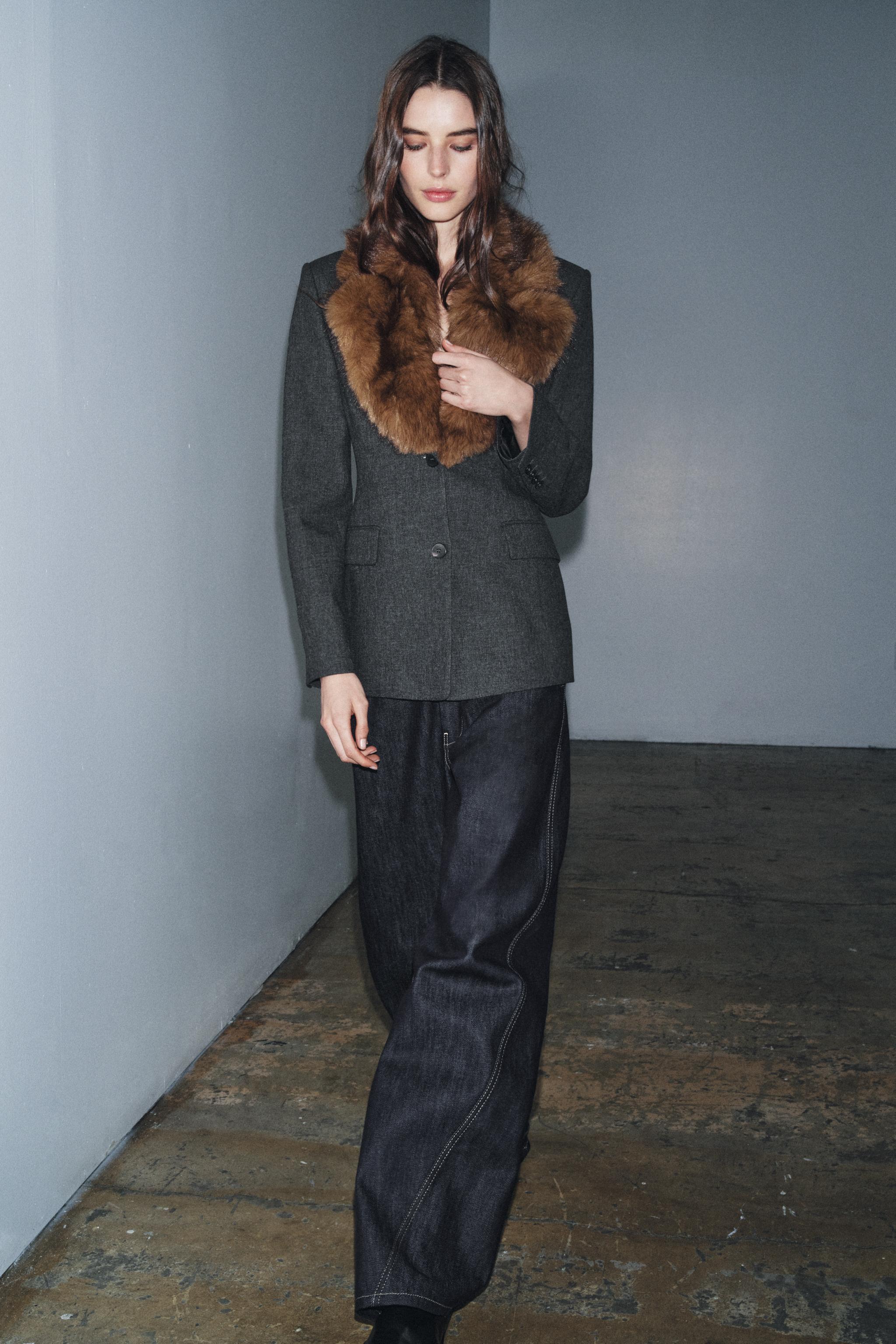 Fitted Blazer With Faux Fur Collar Zw Collection