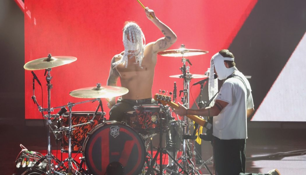 Twenty One Pilots Perform "Seven Nation Army" in Honor of The White Stripes at Rock and Roll Hall of Fame