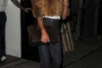 Victoria Beckham Just Put an Elegant and Fresh Spin on the Anti-Trend Jeans That Petite Women Love