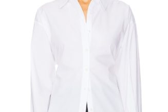 15 Basics Every Stylish Woman Knows to Update at the Beginning of the Year