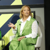 Apple announces even more major executive turnover