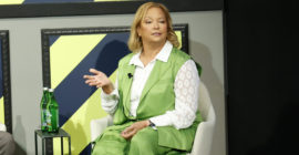 Apple announces even more major executive turnover