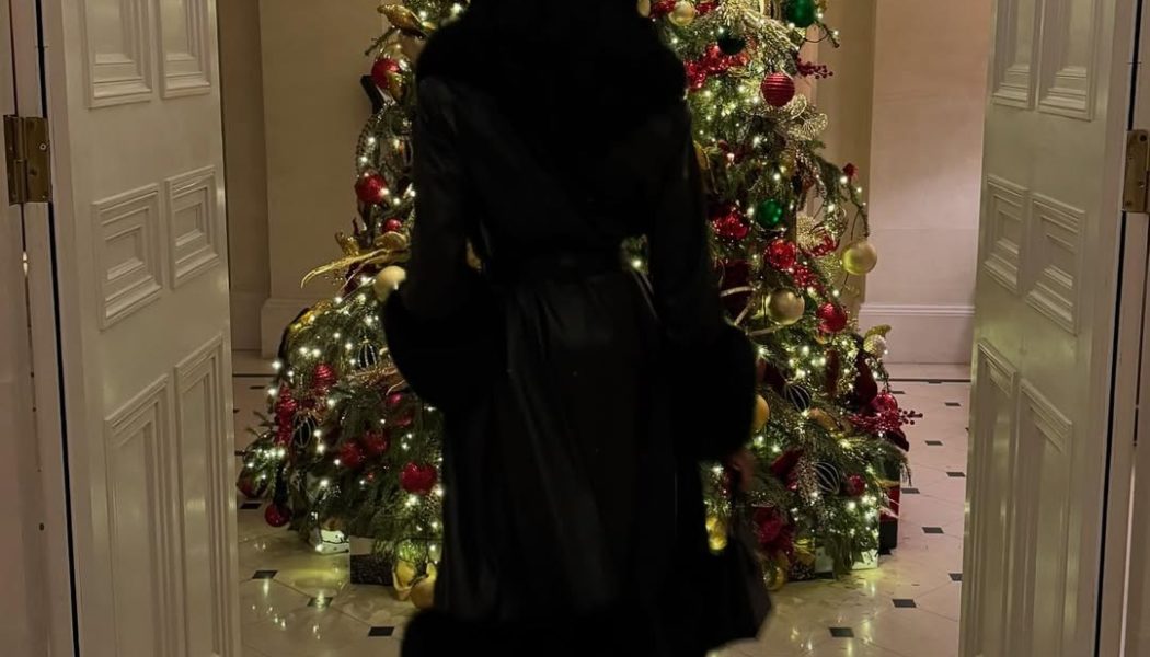 Every Chic Individual Is Wearing "Goth Christmas" Nails Right Now—6 Vampy Sets I'm Currently Obsessing Over