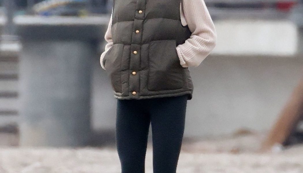 Gwyneth Just Wore the Aristocratic Colour Trend That Instantly Elevates Black Leggings