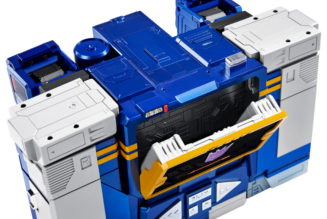 Hasbro & Robosen Robotics Unveil Auto Converting 'Transformers' Soundwave Robot