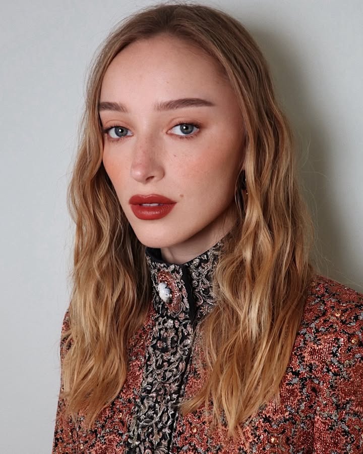 Phoebe Dynevor with golden-warm blonde hair and makeup by Hung Vanngo.