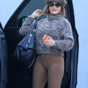 It's Official: Leggings In This Exact Colour Look x100 Times More Up-to-Date