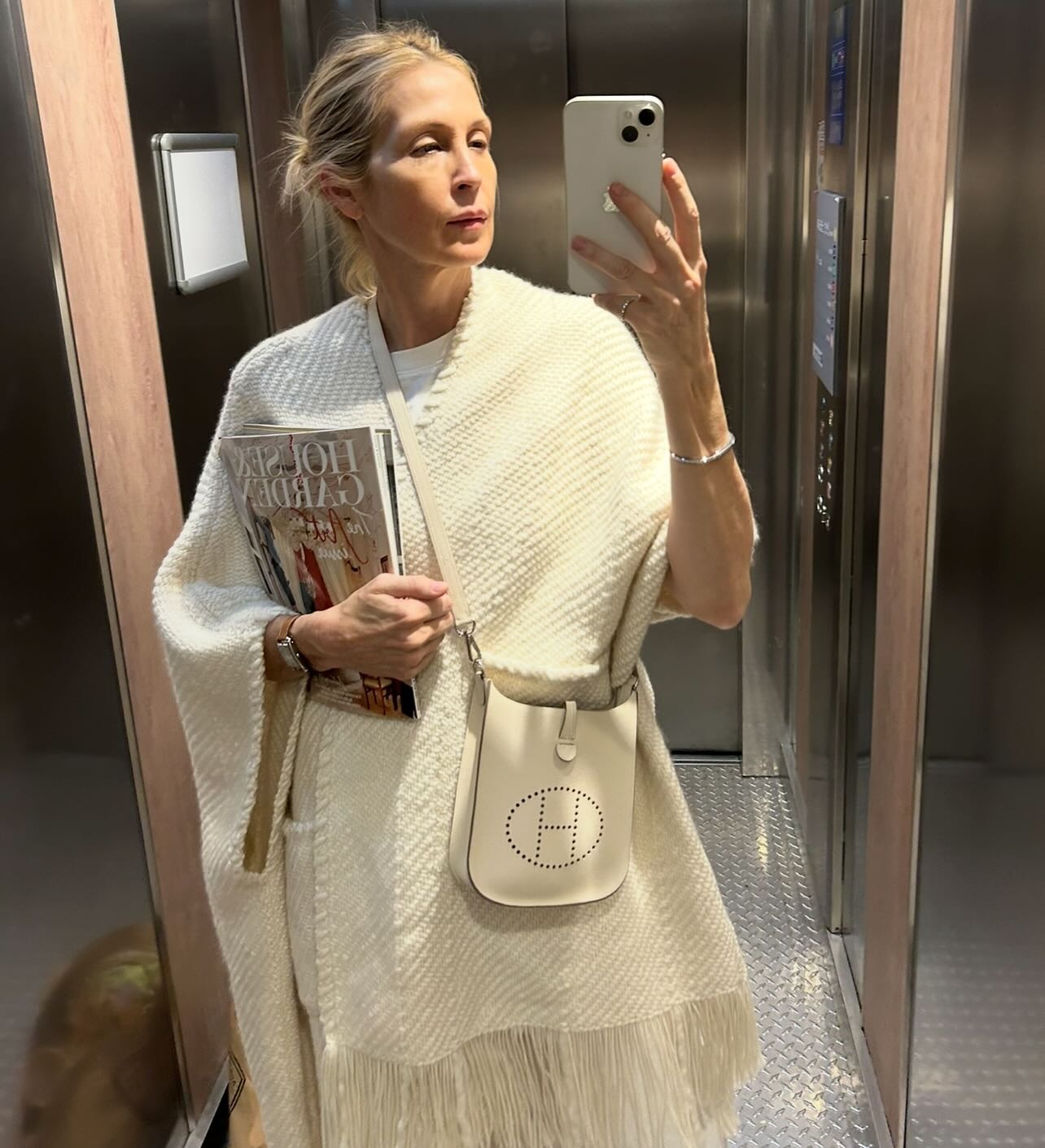 Kelly Rutherford taking an elevator mirror selfie.