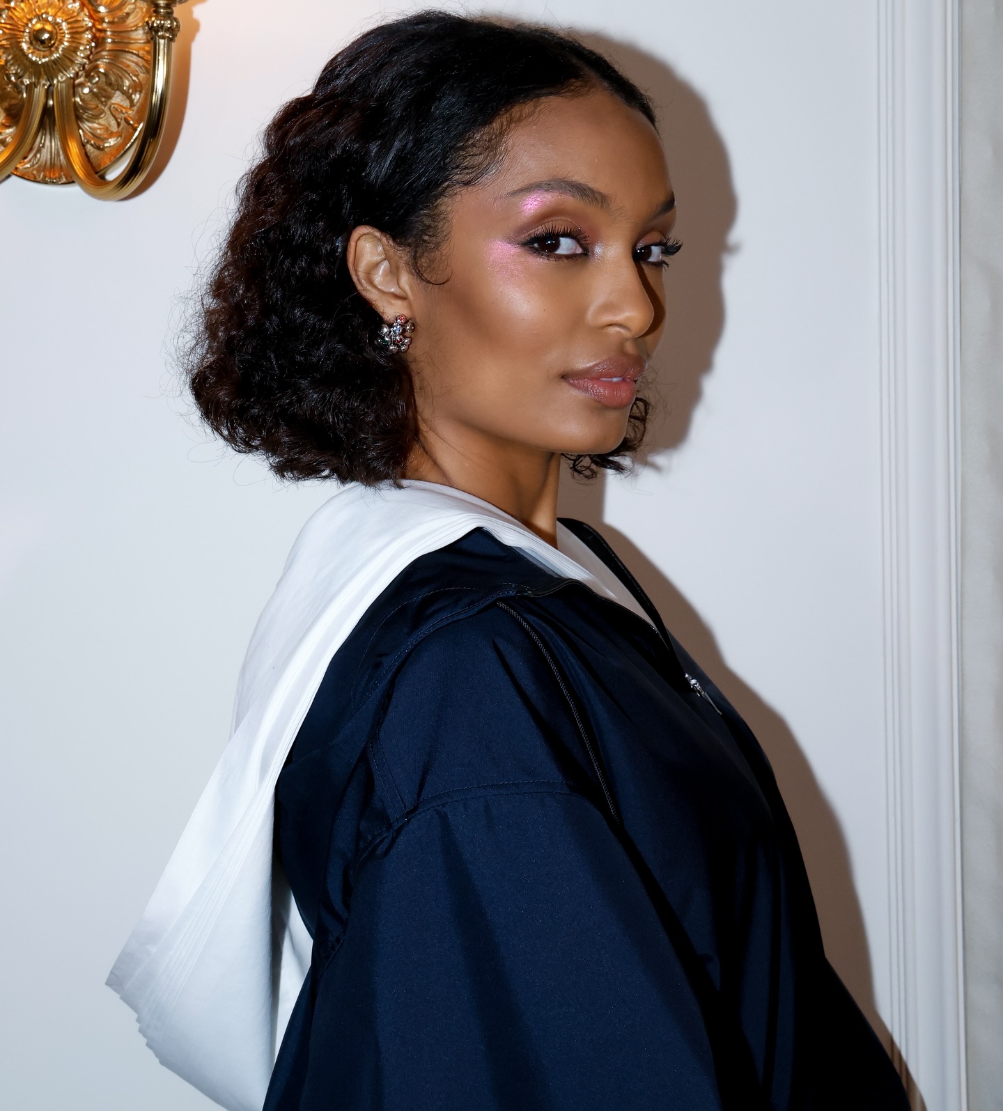 Yara Shahidi with curl contour bob