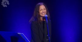 Susanna Hoffs’ Eternal Brightness Shines at Intimate Connecticut Show