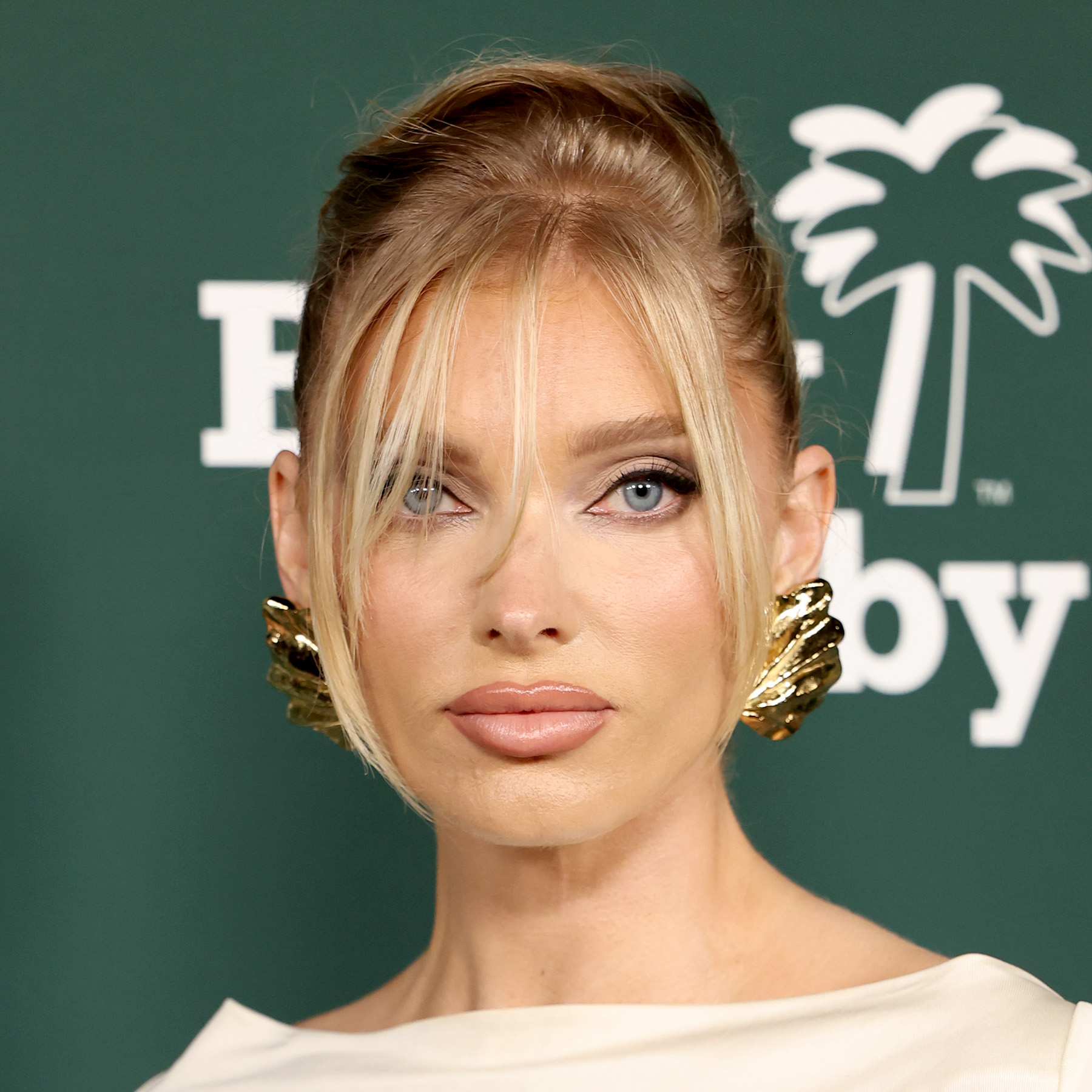 Elsa Hosk attends the 2025 Baby2Baby Gala presented by Paul Mitchell at Pacific Design Center with butter blonde hair
