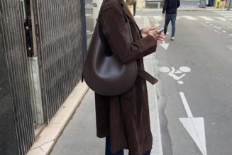 7 Chic Shoe Trends French Women Are Wearing With Jeans in 2026