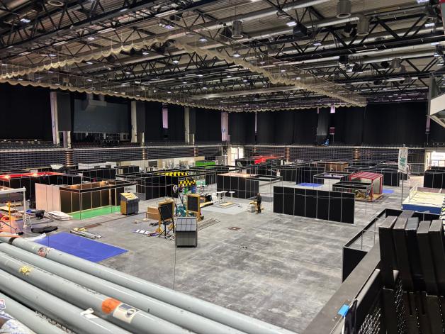 Noch bis Donnerstag laufen die Aufbauarbeiten in der GP Joule Arena. Rund 130 Aussteller präsentieren hier am Wochenende ihr Angebot.