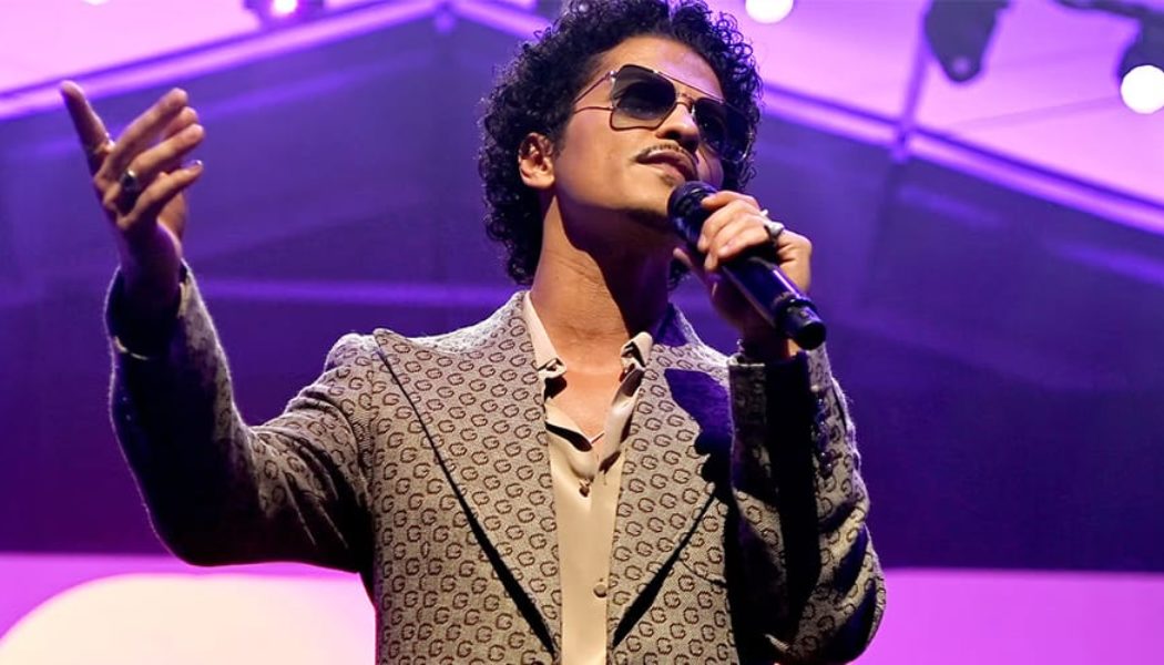 Bruno Mars Announces First Solo Album in Nearly a Decade With 'The Romantic'