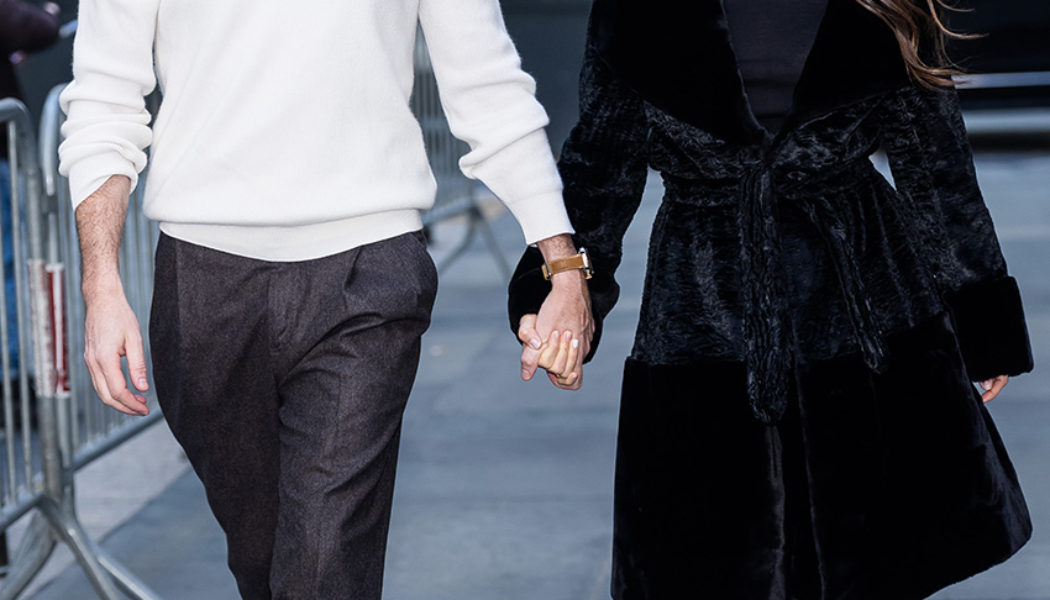 In NYC, Wearing Stovepipe Jeans in This Color With This Classic Shoe Trend Is Very 2026