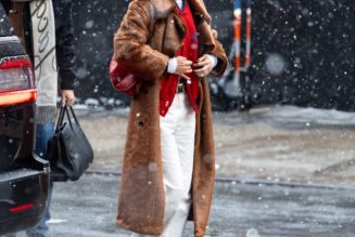 It Girls With Good Style Know That White Jeans Look Chicer in Winter—These Are the Shoes to Pair With Them