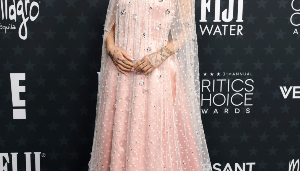 Only Fashion Insiders Would Clock Ariana Grande's Red Carpet Reference From 1969