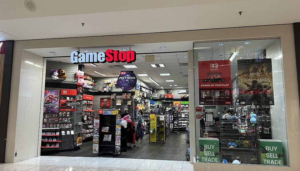 Power To The CEO: GameStop Shuttering Over 400 Stores In 42 States As Head Honcho Pushes For $35 Billion Payout