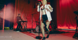 Robyn’s Dopamine-Dipped New Year’s Eve at Brooklyn Paramount