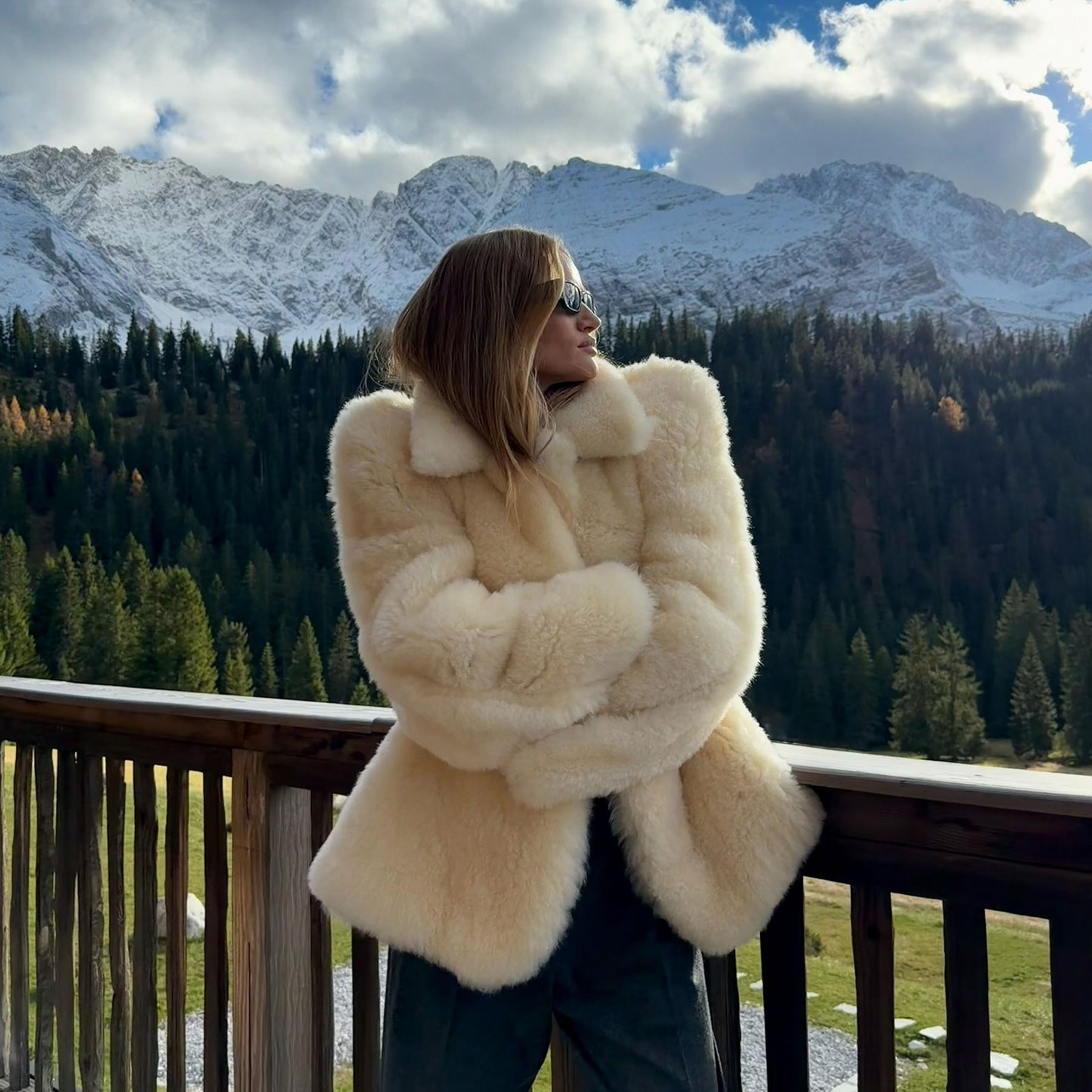 Rosie Huntington-Whiteley wears a fur jacket