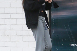 The New Cool-Girl Way to Wear Leggings and Sneakers Is Here, and You Need to See It to Believe It